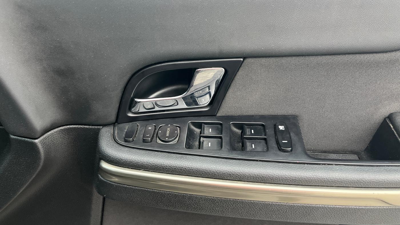 2018 Tata Hexa XM 4X2 7 STR, Diesel, Manual, 93,370 km, Driver Side Door Panels Control