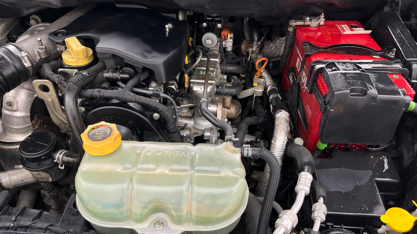 2018 Tata Hexa XM 4X2 7 STR, Diesel, Manual, 93,370 km, Engine View - Left