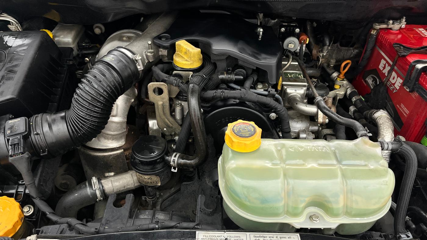 2018 Tata Hexa XM 4X2 7 STR, Diesel, Manual, 93,370 km, Engine View