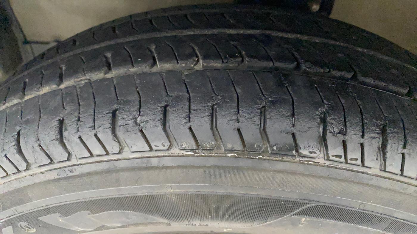 2011 Maruti A Star VXI (ABS) AT, Petrol, Automatic, 55,476 km, Left Front Tyre Tread