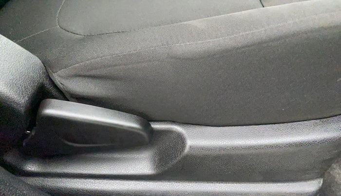 2022 Renault Kwid RXT 1.0, Petrol, Manual, 12,692 km, Driver Side Adjustment Panel