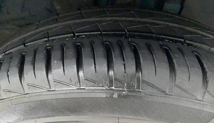2022 Renault Kwid RXT 1.0, Petrol, Manual, 12,692 km, Right Front Tyre Tread