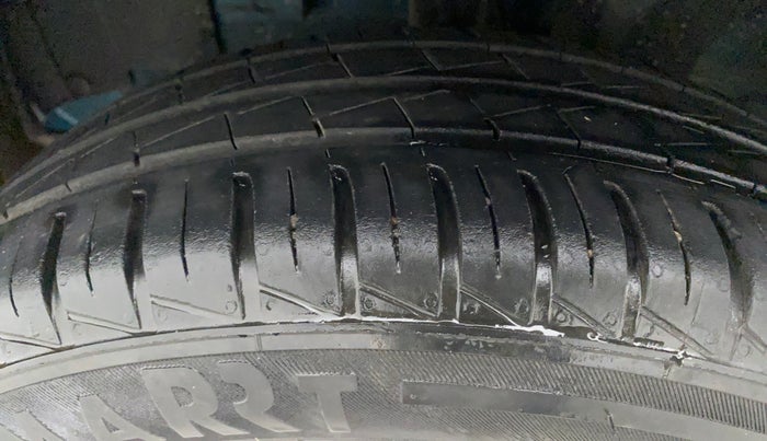 2022 Renault Kwid RXT 1.0, Petrol, Manual, 12,692 km, Left Front Tyre Tread