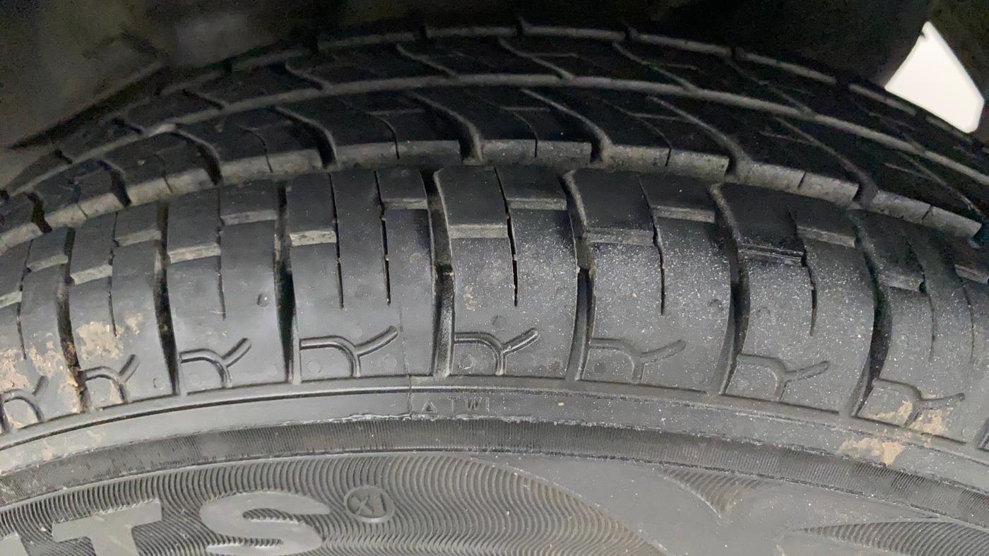 2016 Hyundai Eon ERA +, Petrol, Manual, 50,177 km, Left Rear Tyre Tread