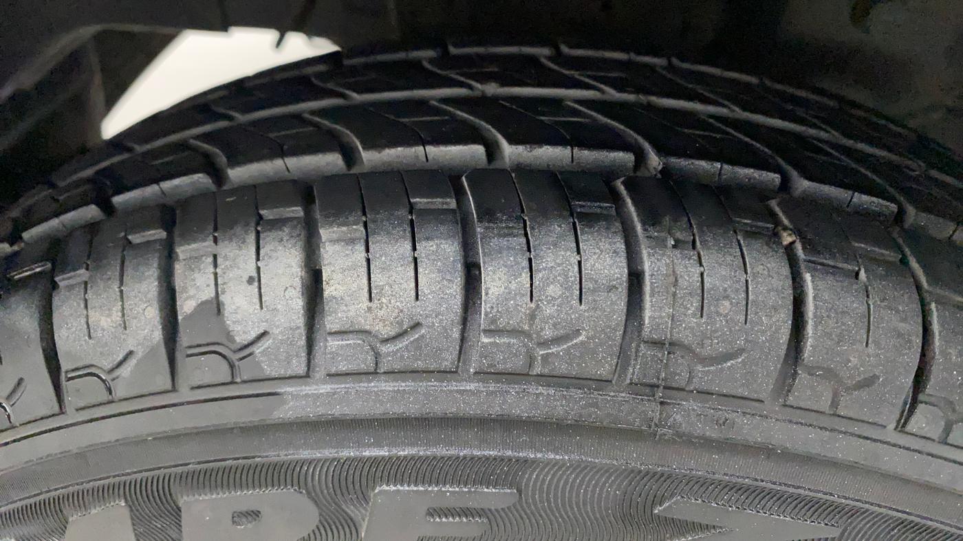 2016 Hyundai Eon ERA +, Petrol, Manual, 50,177 km, Right Rear Tyre Tread