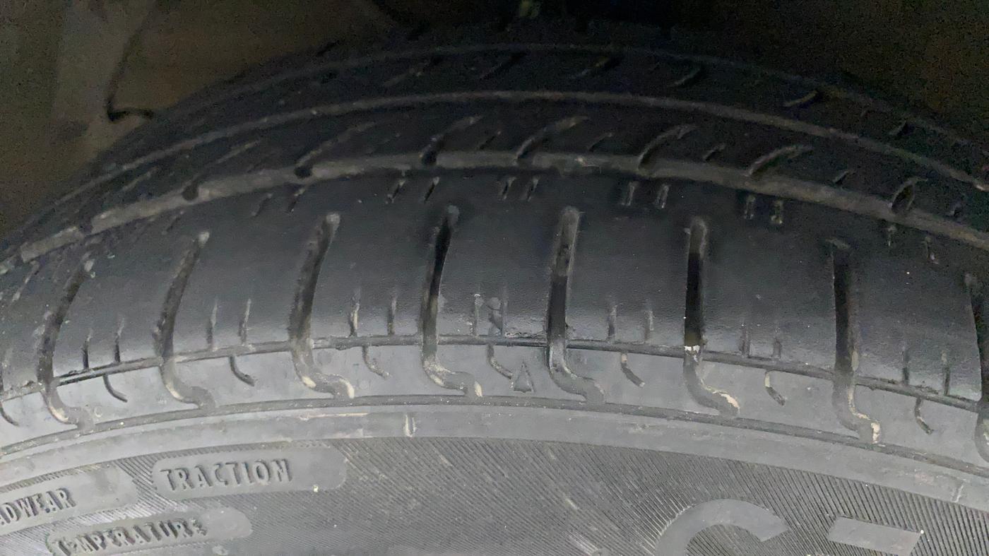 2016 Maruti Baleno DELTA PETROL 1.2, Petrol, Manual, 65,068 km, Left Front Tyre Tread