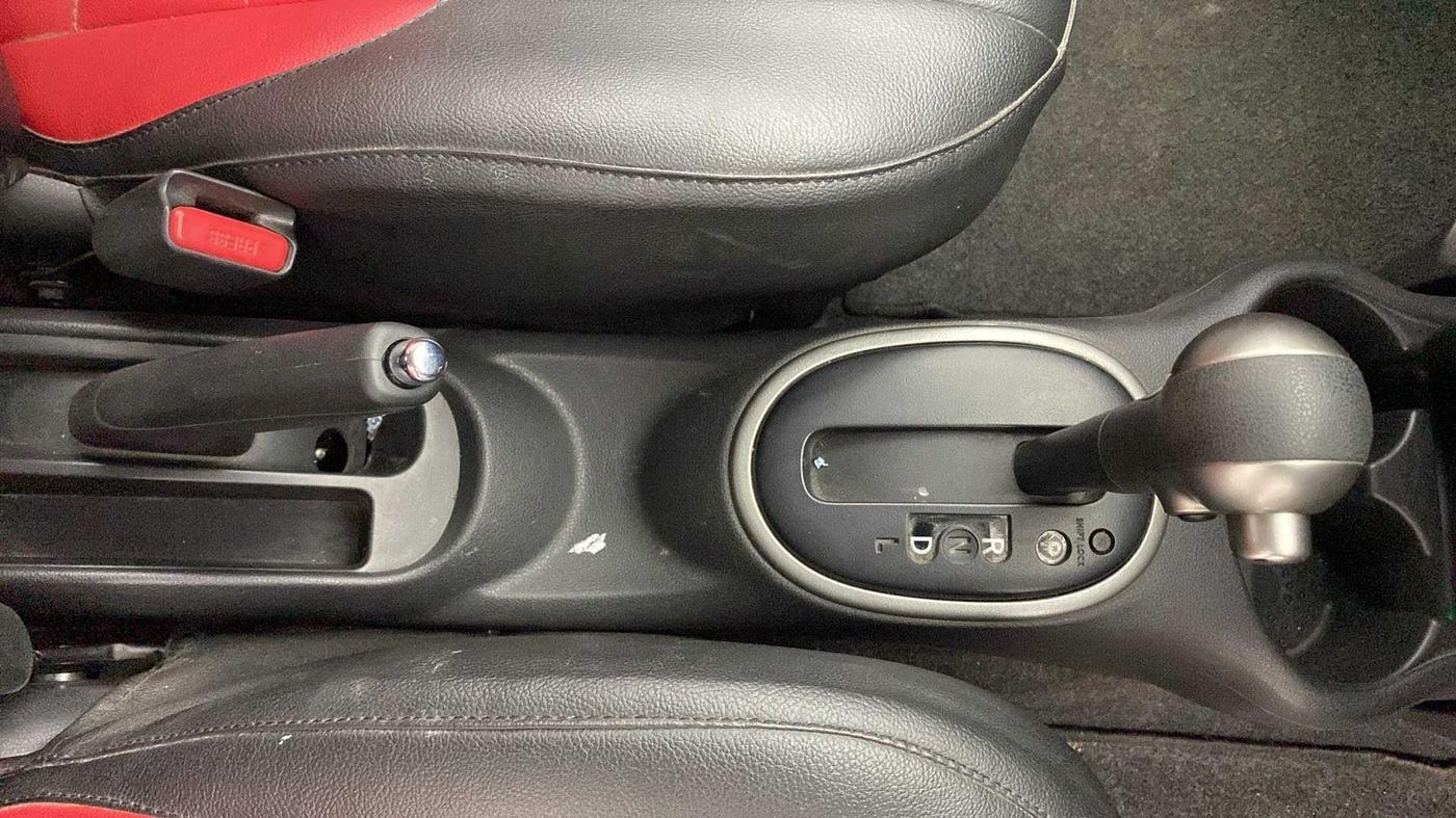 2017 Nissan Micra XL CVT, Petrol, Automatic, 69,527 km, Gear Lever