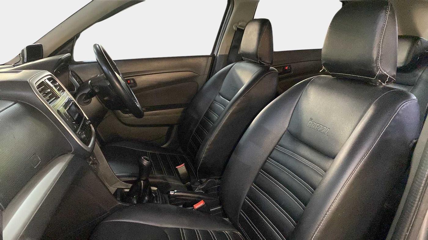 2016 Maruti Vitara Brezza VDI, Diesel, Manual, 64,422 km, Right Side Front Door Cabin