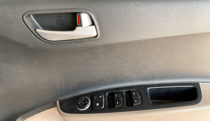 2017 Hyundai Grand i10 SPORTZ 1.2 KAPPA VTVT, Petrol, Manual, 38,401 km, Driver Side Door Panels Control
