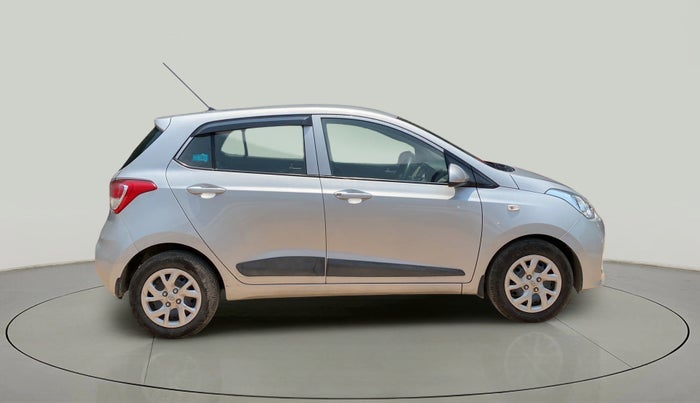 2017 Hyundai Grand i10 SPORTZ 1.2 KAPPA VTVT, Petrol, Manual, 38,401 km, Right Side View