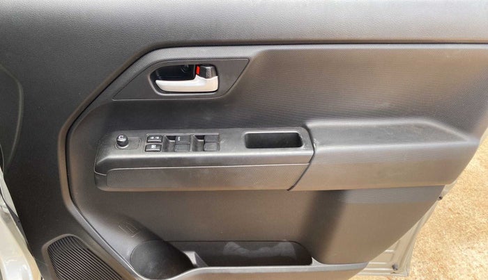 2022 Maruti New Wagon-R ZXI 1.2, Petrol, Manual, 8,524 km, Driver Side Door Panels Control