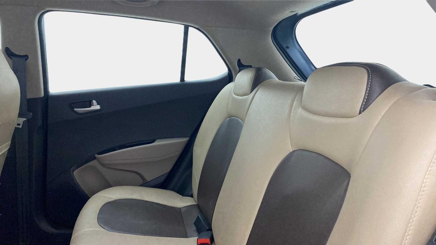 2015 Hyundai Grand i10 SPORTZ 1.2 KAPPA VTVT, CNG, Manual, 60,833 km, Right Side Rear Door Cabin