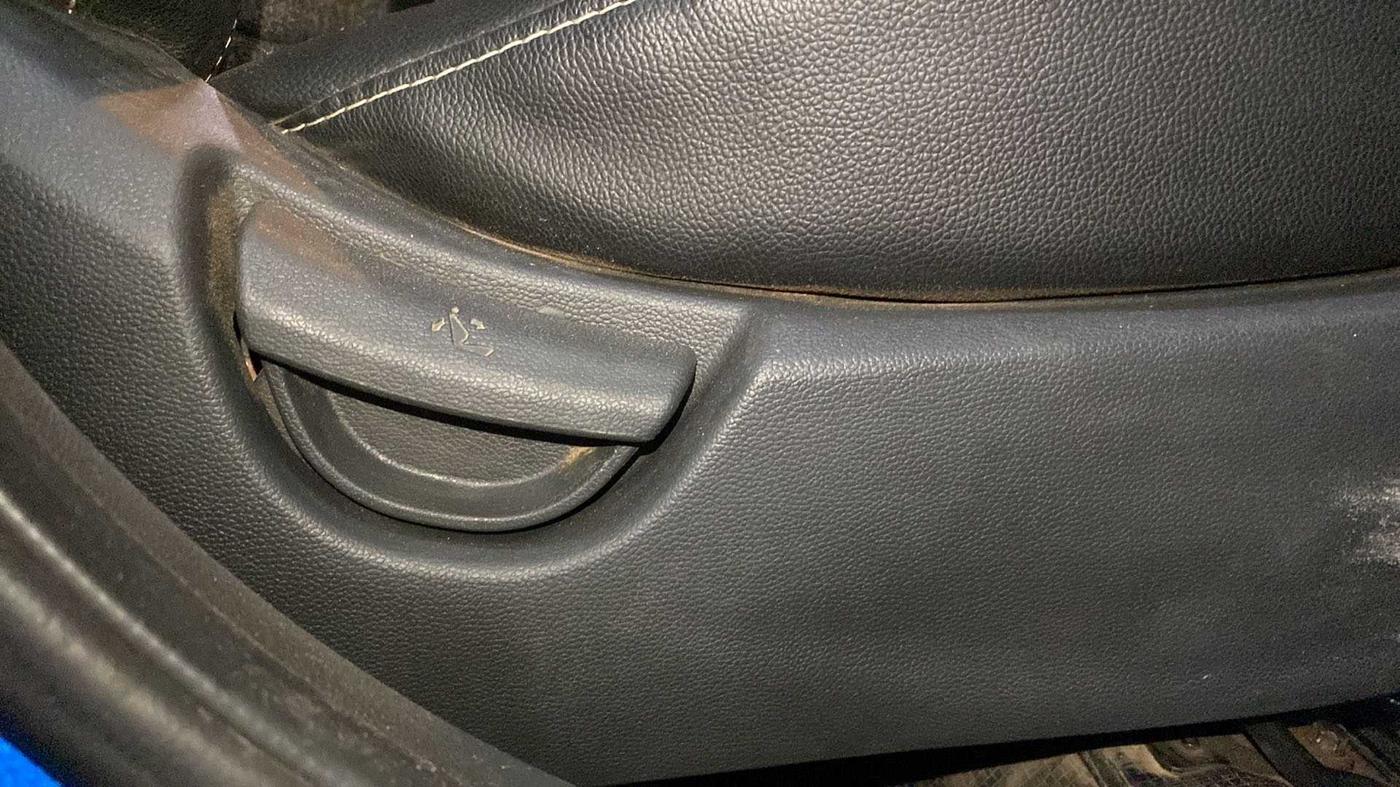 2019 Hyundai Grand i10 SPORTZ 1.2 KAPPA VTVT, CNG, Manual, 25,650 km, Driver Side Adjustment Panel