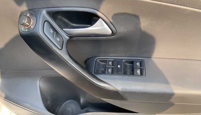 2021 Volkswagen Polo HIGHLINE PLUS 1.0, Petrol, Manual, 44,131 km, Driver Side Door Panels Control