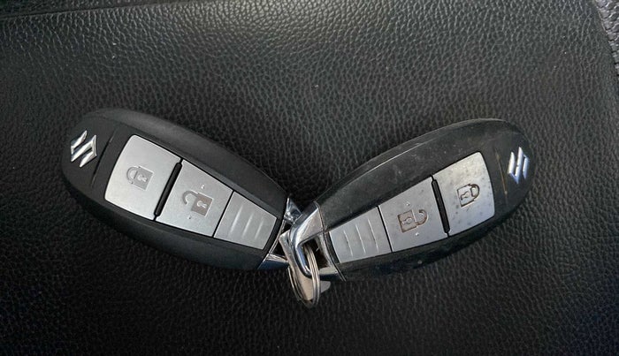 2017 Maruti Baleno ALPHA PETROL 1.2, Petrol, Manual, 99,026 km, Key Close Up