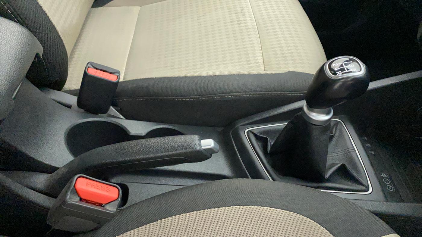 2019 Hyundai Elite i20 ASTA 1.2 (O), Petrol, Manual, 28,713 km, Gear Lever