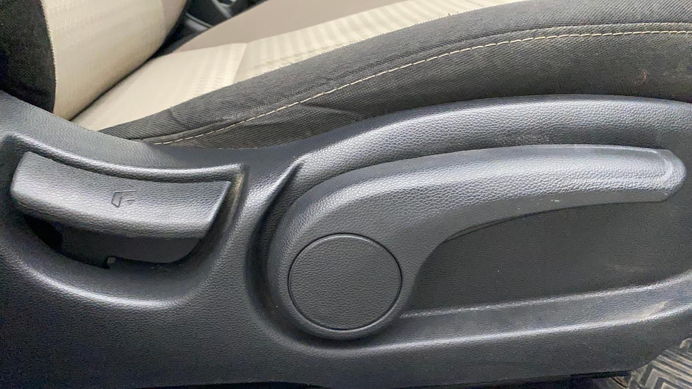 2019 Hyundai Elite i20 ASTA 1.2 (O), Petrol, Manual, 28,713 km, Driver Side Adjustment Panel