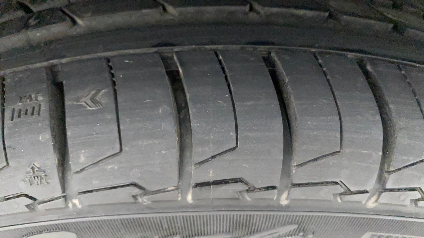 2019 Hyundai Elite i20 ASTA 1.2 (O), Petrol, Manual, 28,713 km, Right Front Tyre Tread