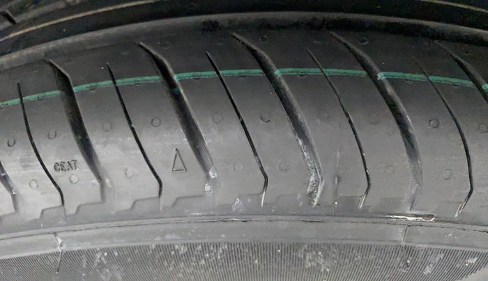 2021 Nissan MAGNITE XV PREMIUM, Petrol, Manual, 24,699 km, Left Rear Tyre Tread
