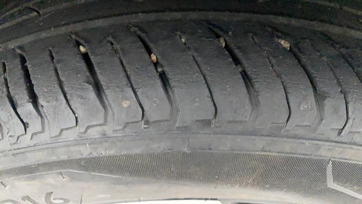 2021 Nissan MAGNITE XV PREMIUM, Petrol, Manual, 24,699 km, Right Front Tyre Tread