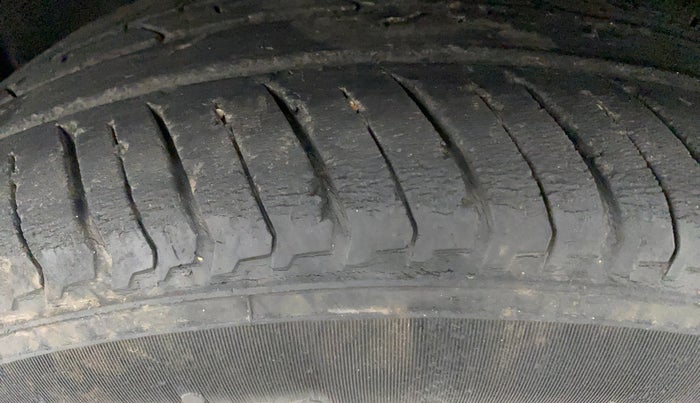 2021 Nissan MAGNITE XV PREMIUM, Petrol, Manual, 24,699 km, Left Front Tyre Tread