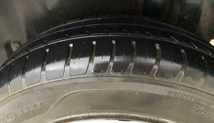2014 Maruti Swift Dzire VXI, Petrol, Manual, 90,332 km, Left Rear Tyre Tread