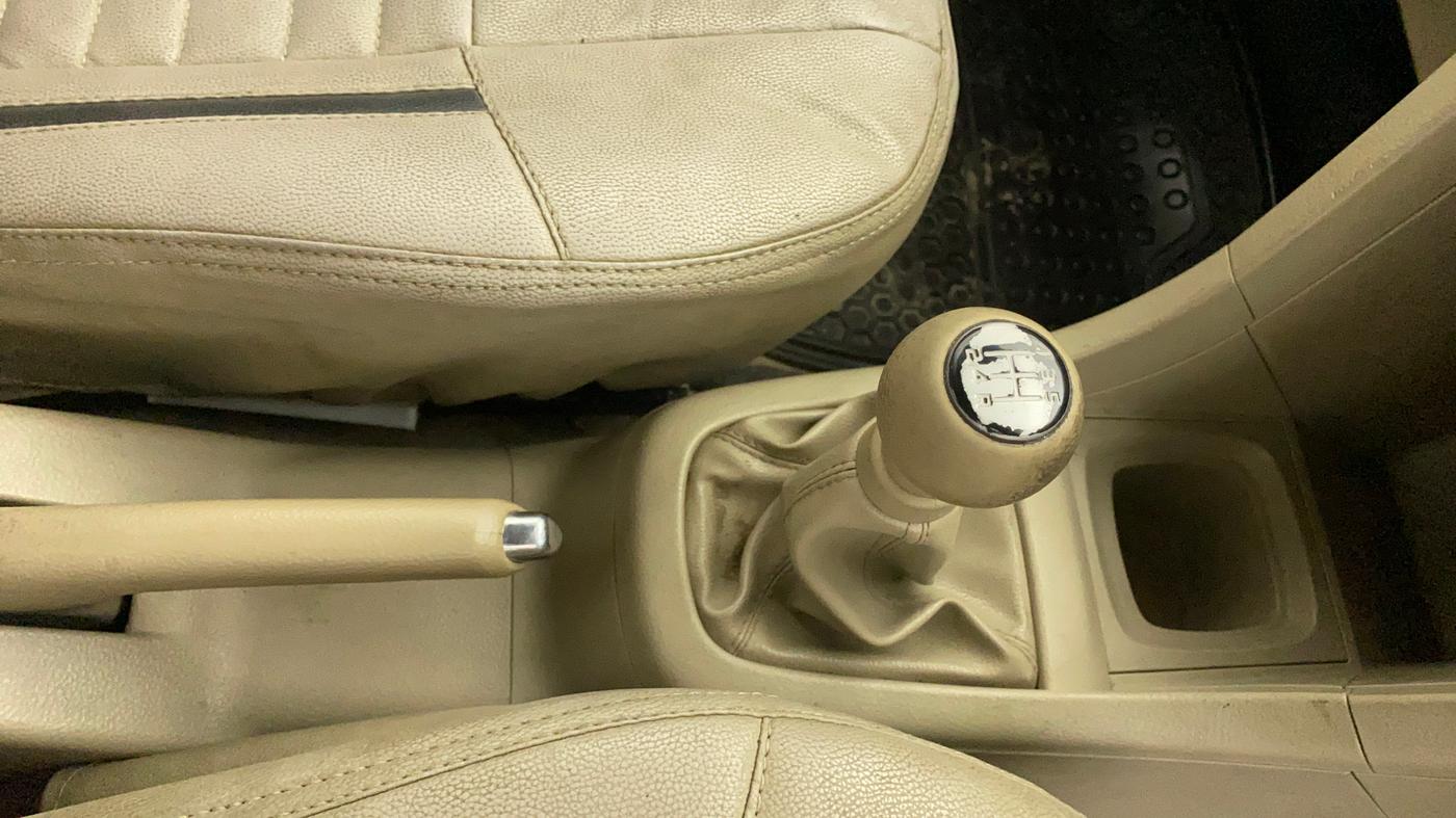 2014 Maruti Swift Dzire VXI, Petrol, Manual, 90,477 km, Gear Lever