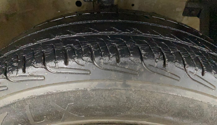 2014 Maruti Swift Dzire VXI, Petrol, Manual, 90,332 km, Right Front Tyre Tread