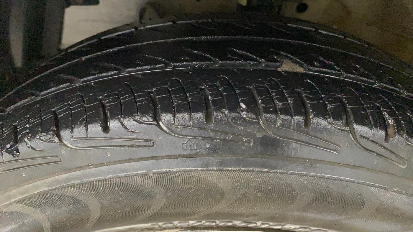 2014 Maruti Swift Dzire VXI, Petrol, Manual, 90,477 km, Left Front Tyre Tread