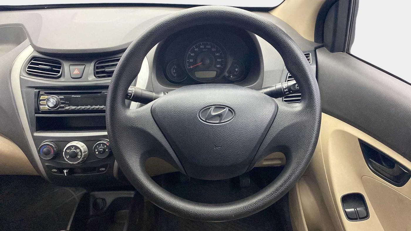 2014 Hyundai Eon ERA +, Petrol, Manual, 50,516 km, Steering Wheel Close Up