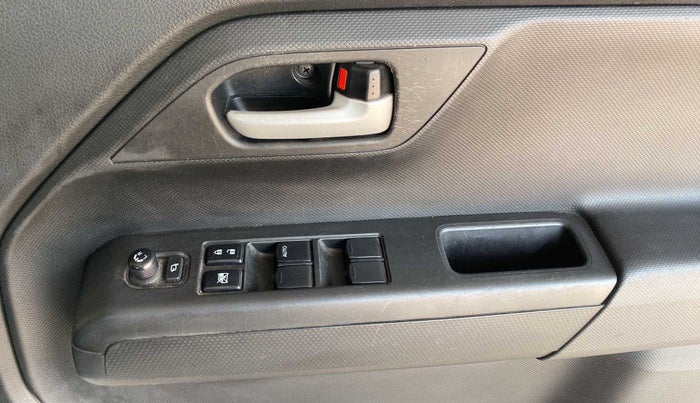 2021 Maruti New Wagon-R ZXI 1.2 AMT, Petrol, Automatic, 33,513 km, Driver Side Door Panels Control