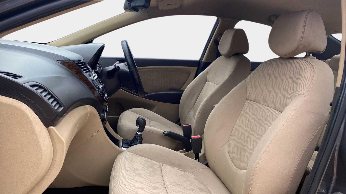 2013 Hyundai Verna FLUIDIC 1.6 VTVT EX, Petrol, Manual, 64,318 km, Right Side Front Door Cabin