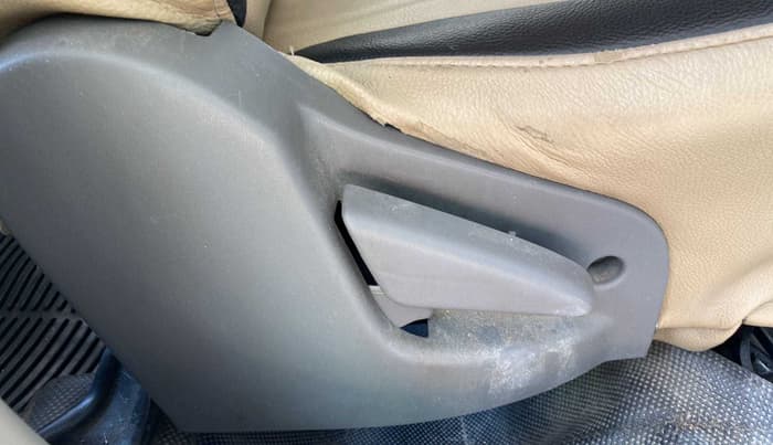 2014 Datsun Go T, Petrol, Manual, 56,095 km, Driver Side Adjustment Panel