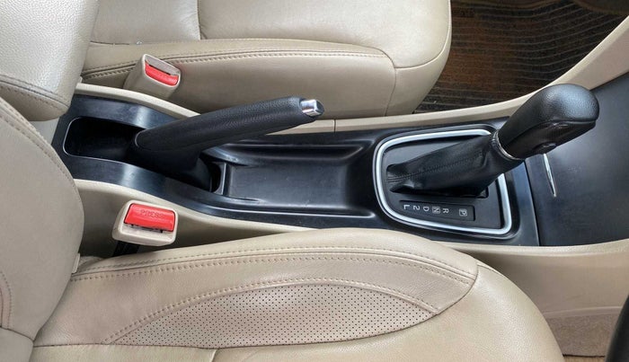 2017 Maruti Ciaz ZXI+ AT, Petrol, Automatic, 73,371 km, Gear Lever