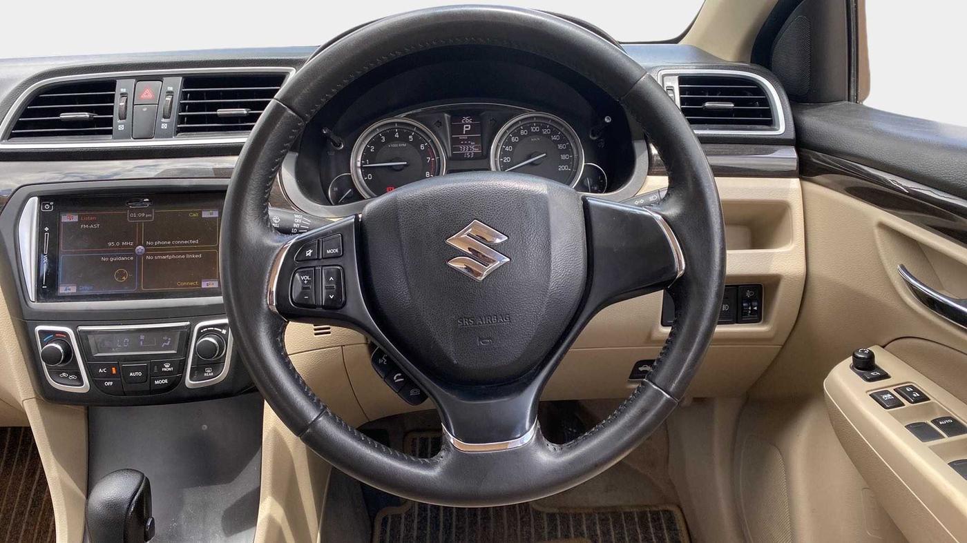 2017 Maruti Ciaz ZXI+ AT, Petrol, Automatic, 73,371 km, Steering Wheel Close Up