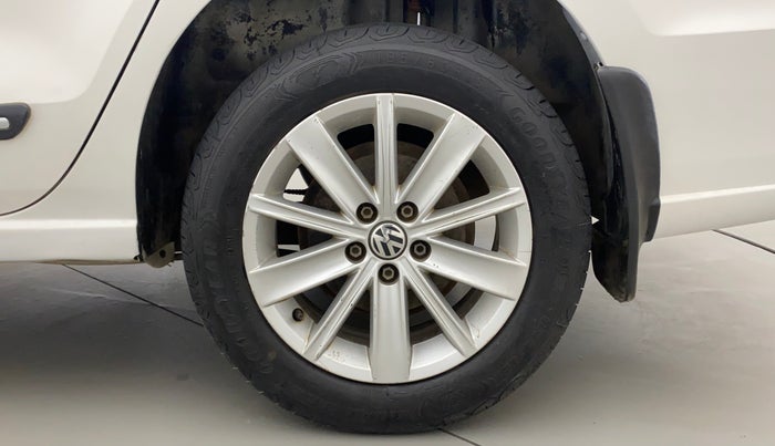 2015 Volkswagen Vento HIGHLINE PETROL AT, Petrol, Automatic, 91,615 km, Left Rear Wheel