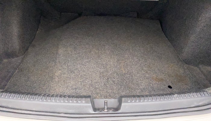 2015 Volkswagen Vento HIGHLINE PETROL AT, Petrol, Automatic, 91,615 km, Boot Inside