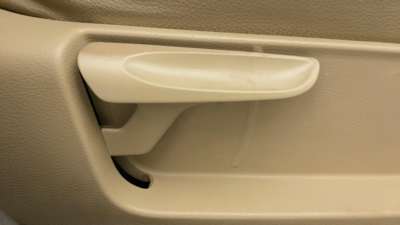 2015 Volkswagen Vento HIGHLINE PETROL AT, Petrol, Automatic, 91,615 km, Driver Side Adjustment Panel