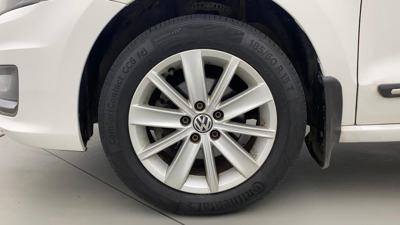 2015 Volkswagen Vento HIGHLINE PETROL AT, Petrol, Automatic, 91,615 km, Left Front Wheel