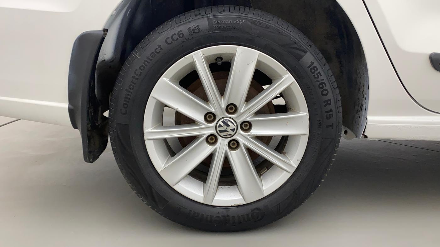 2015 Volkswagen Vento HIGHLINE PETROL AT, Petrol, Automatic, 91,615 km, Right Rear Wheel