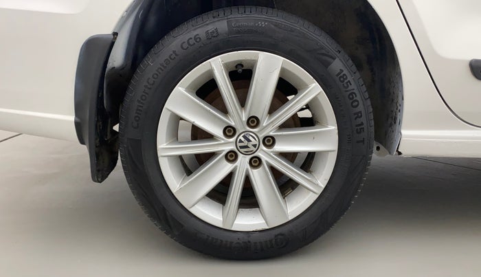 2015 Volkswagen Vento HIGHLINE PETROL AT, Petrol, Automatic, 91,615 km, Right Rear Wheel