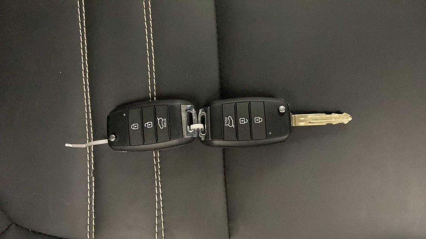 2022 KIA SONET HTK 1.5, Diesel, Manual, 23,502 km, Key Close Up