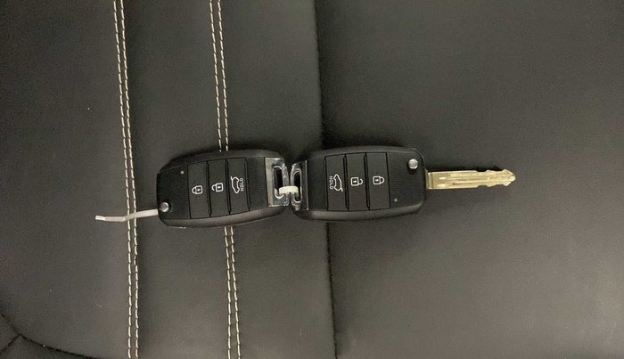 2022 KIA SONET HTK 1.5, Diesel, Manual, 23,502 km, Key Close Up