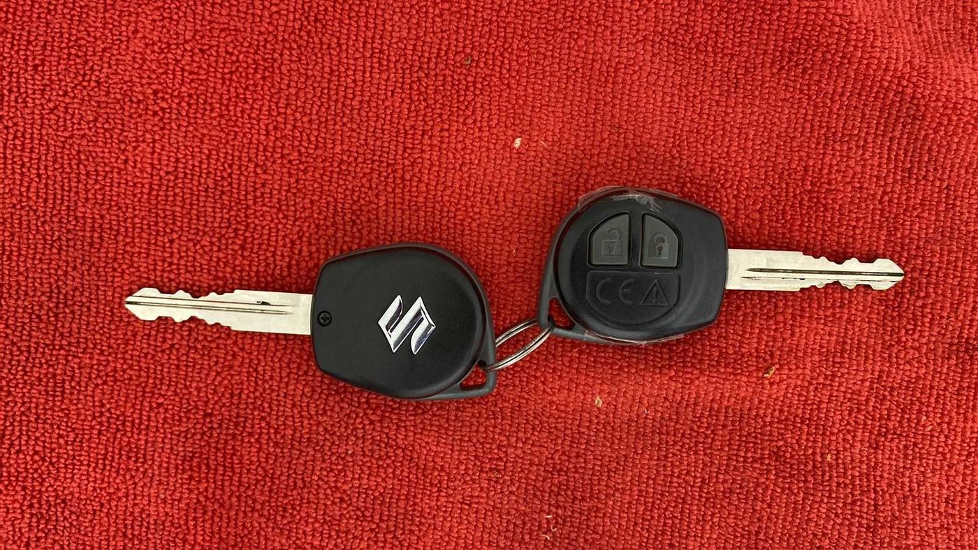 2022 Maruti Swift VXI, Petrol, Manual, 27,924 km, Key Close Up
