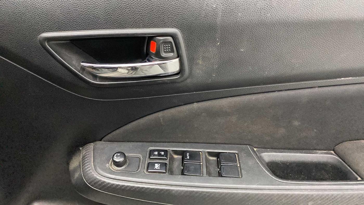 2022 Maruti Swift VXI, Petrol, Manual, 27,924 km, Driver Side Door Panels Control