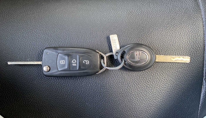 2023 Tata Tiago XT CNG, CNG, Manual, 11,522 km, Key Close Up