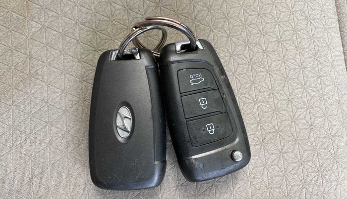 2018 Hyundai Verna 1.4 EX PETROL, Petrol, Manual, 42,136 km, Key Close Up