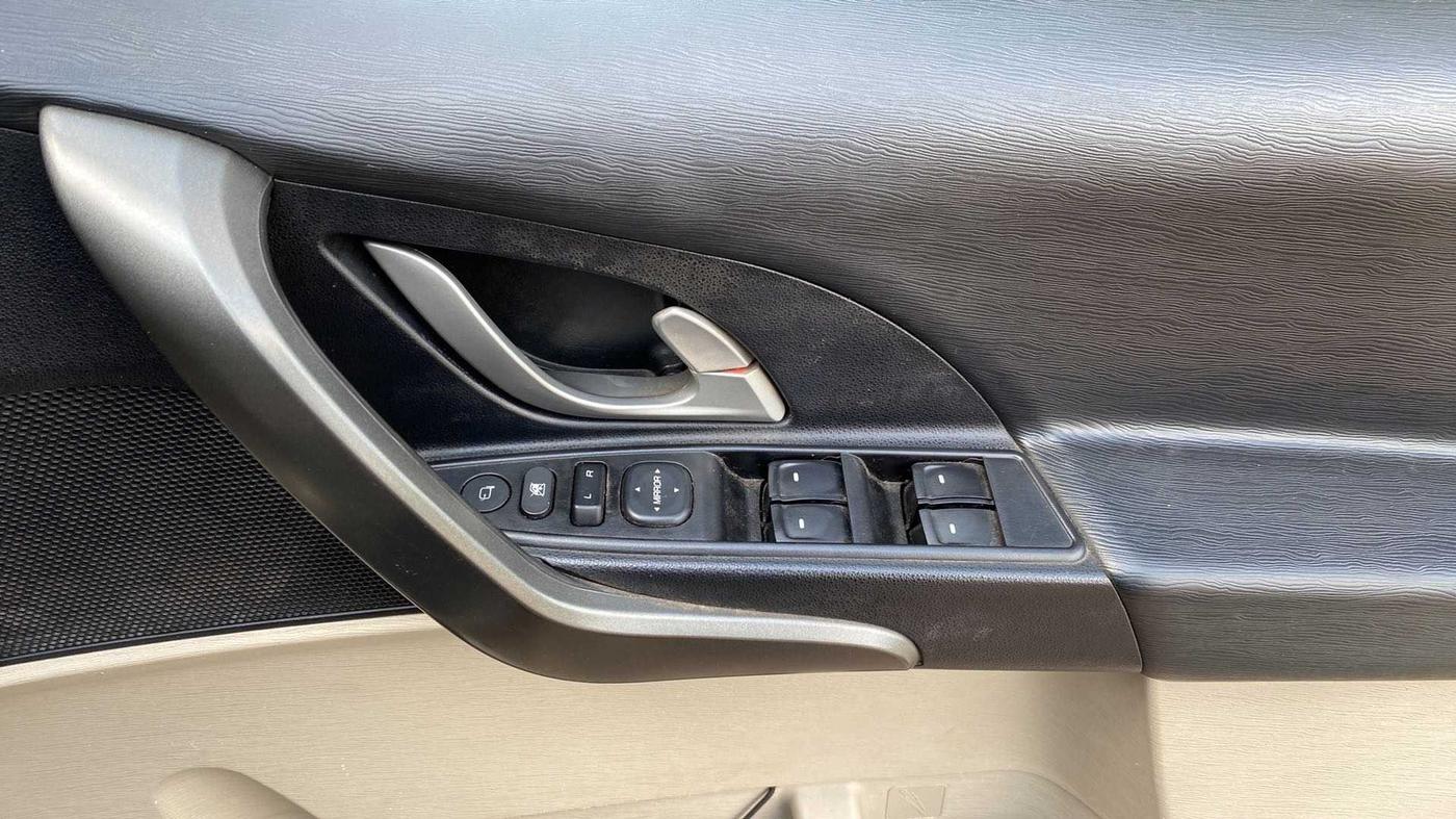 2015 Mahindra XUV500 W10, Diesel, Manual, 86,741 km, Driver Side Door Panels Control