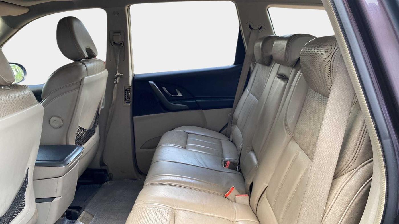2015 Mahindra XUV500 W10, Diesel, Manual, 86,741 km, Right Side Rear Door Cabin
