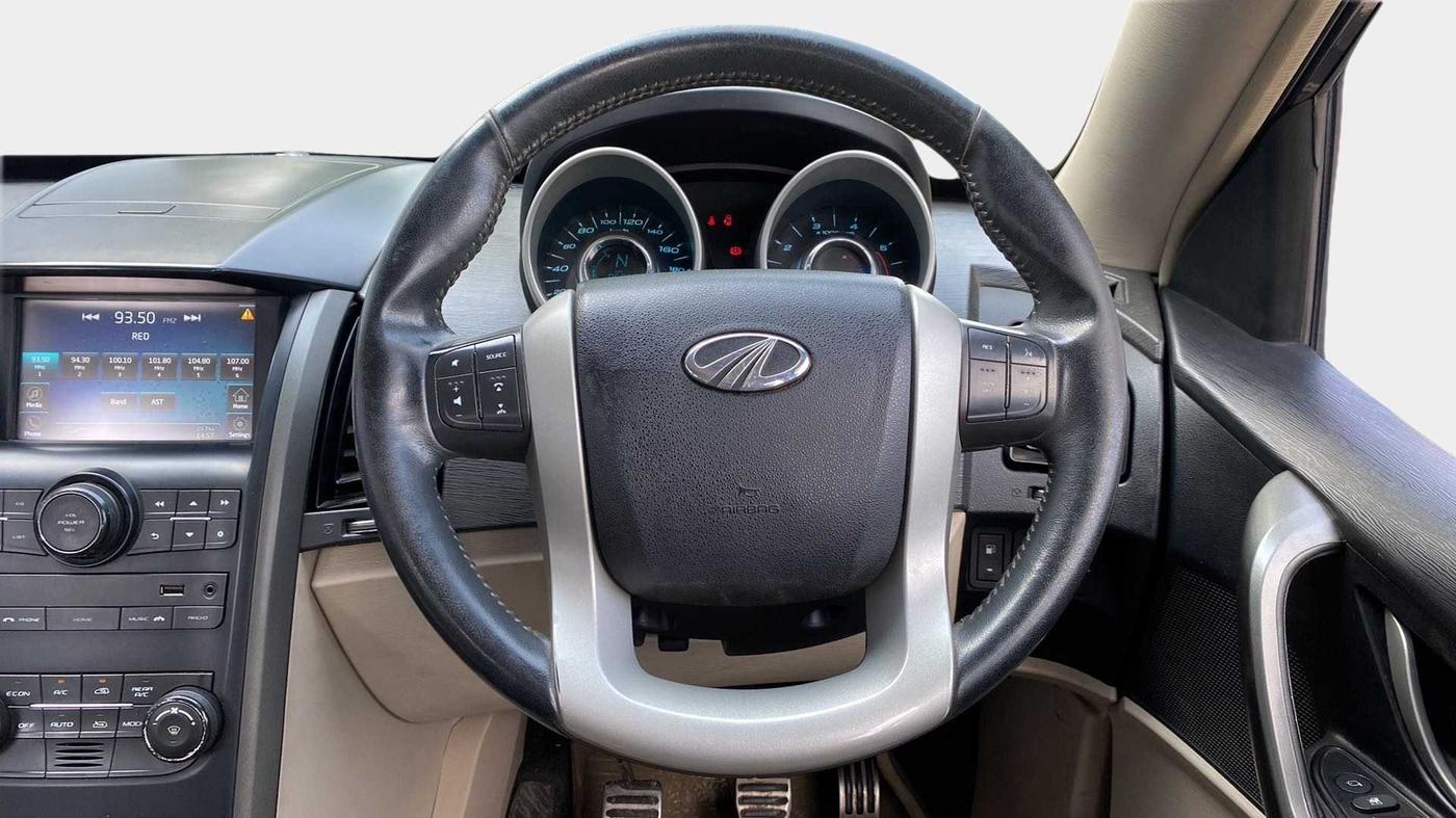 2015 Mahindra XUV500 W10, Diesel, Manual, 86,741 km, Steering Wheel Close Up